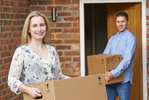 Organised storage units for households and businesses in Roehampton